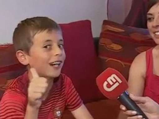 niño-portugues-fan-frances